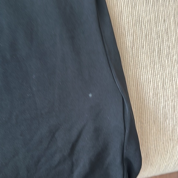 Cute sleeveless top. - Picture 5 of 6